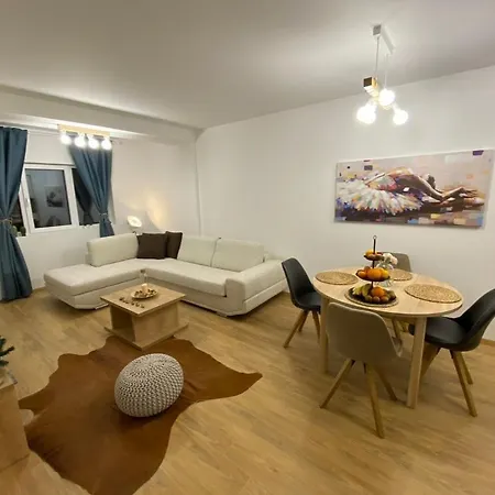 Family 兹拉蒂博尔